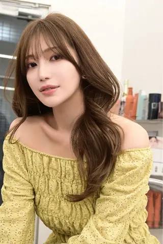 セミロング 割れない顔まわり× 小顔補正レイヤー難波のヘアスタイル