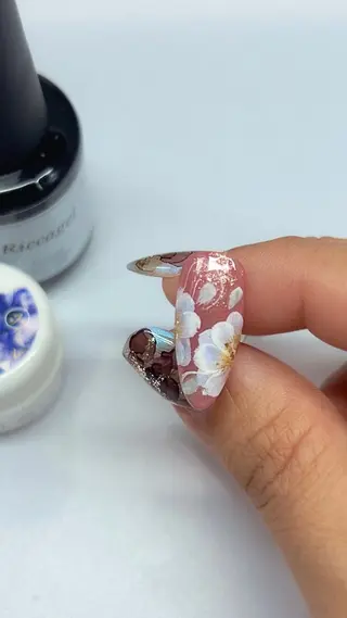 ネイル 𝑝𝑒𝑡𝑖𝑡 𝐾𝑎𝑛𝑛𝑎のネイルデザイン