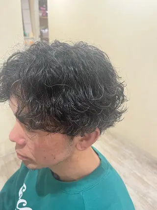 パーマ メンズ ショートボブモデル縮 毛艶髪津田パーマのヘアスタイル