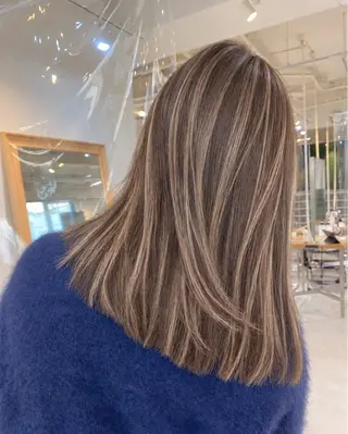 ミディアム 飯田 優恵のヘアスタイル