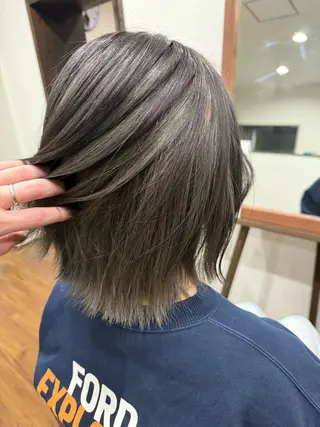 ショート カラー 荒井 すずのヘアスタイル