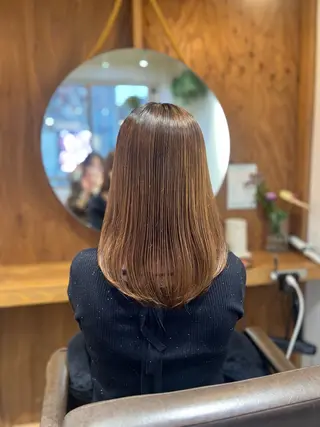 ミディアム 塩川ももこ/ 自然な縮毛矯正のヘアスタイル