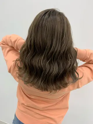 ミディアム 山田 絵里菜のヘアスタイル
