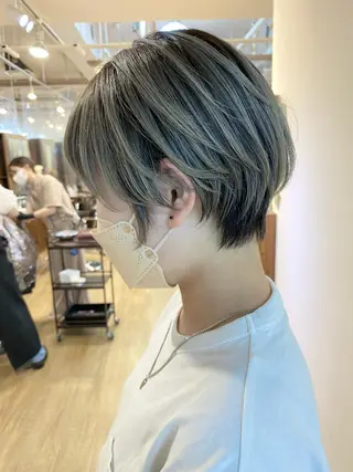 ショート カラー 白髪ぼかし バレイヤージュ志鎌のヘアスタイル
