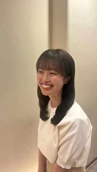 ミディアム カラー 位田 結実のヘアスタイル