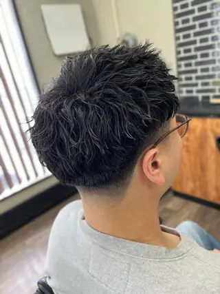 ショート パーマ メンズ 橋本 拳史郎のヘアスタイル