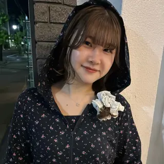 セミロング カラー Yui⭐️ 透け感カラーのヘアスタイル