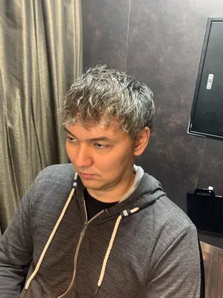 ショート パーマ 山内 敢史のヘアスタイル