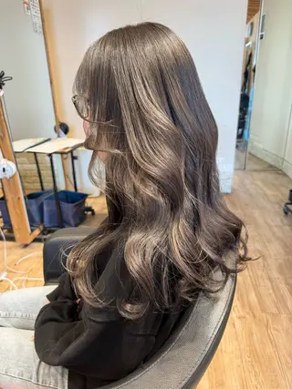 カラー 早川 真幸のヘアスタイル