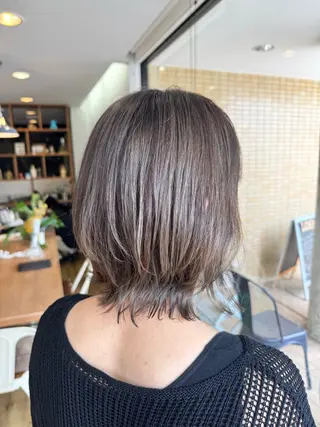 ミディアム カラー ツキダテ ユイのヘアスタイル