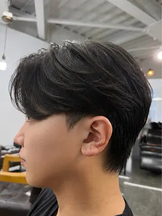 パーマ メンズ 梅田/センターパート 山下学偉のヘアスタイル