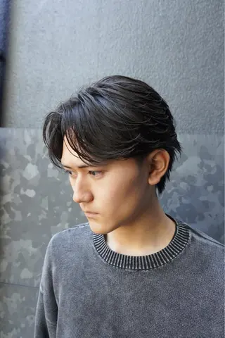 パーマ メンズ 梅田/センターパート 山下学偉のヘアスタイル