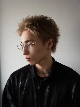 ショート カラー メンズ スパイキーショート パーマ　具志堅　太志のヘアスタイル