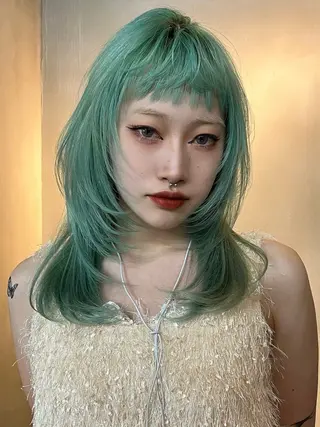 ロング カラー イツク ⚡️ ルーツ/ハイトーンのヘアスタイル