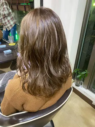 セミロング カラー 杉山 莉香のヘアスタイル