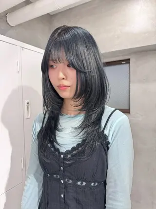 ロング Manami🖤 レイヤー×ハイトーンのヘアスタイル