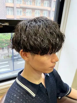 ショート パーマ メンズ 溝口 槙里也のヘアスタイル