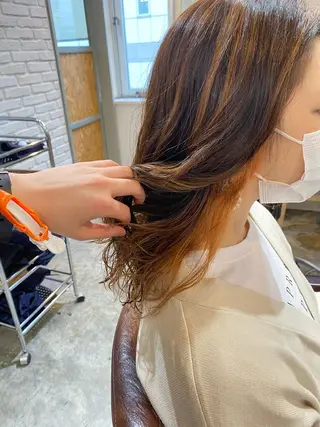 セミロング カラー やまぐち あやみのヘアスタイル