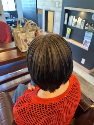 ショート カラー 安達 望のヘアスタイル