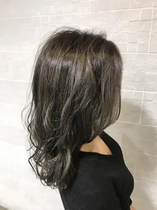 ミディアム カラー ブリーチ特化 梅田本多翔のヘアスタイル