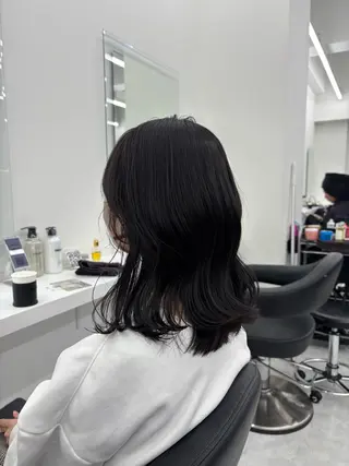 ミディアム 抜け感レイヤー︴ ニュアンスカラーのヘアスタイル