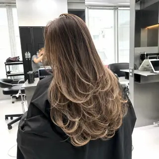 ロング 🫧バレイヤージュ/ ハイライト/ミズキのヘアスタイル