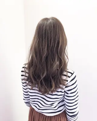 セミロング カラー 白井 つづりのヘアスタイル