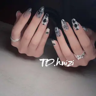 セミロング めぐみのネイルサロン スタッフ練習のネイルデザイン