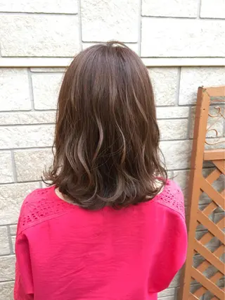 ミディアム カラー 武田 悠生乃のヘアスタイル