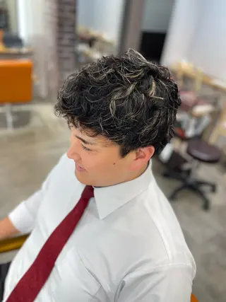 ショート 複雑履歴に対応ブリー チ無しダブルカラーのヘアスタイル