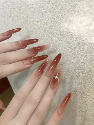 ネイル She’s Lunaのネイルデザイン