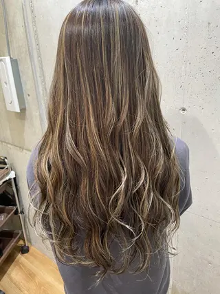 ロング カラー 山本 愛永のヘアスタイル