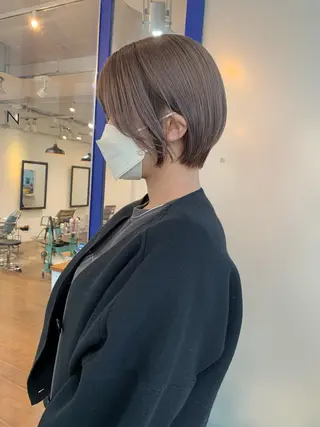 ショート カラー かがやしづ ⭐️ベージュのヘアスタイル