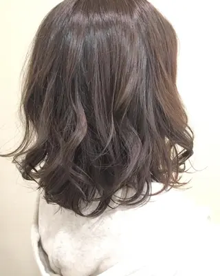 ミディアム カラー 白浜 サキのヘアスタイル