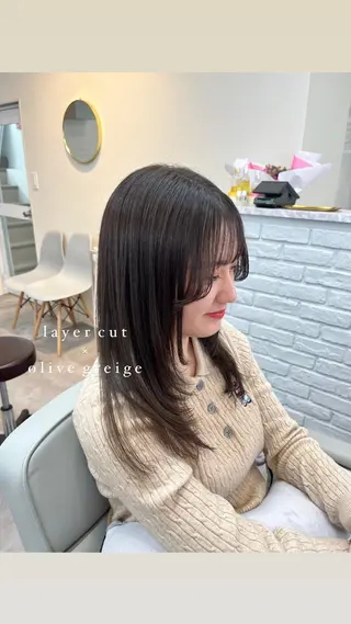 ミディアム カラー 佐藤 瑚碧のヘアスタイル