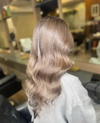 ロング RIEブリーチ& エクステ特化型のヘアスタイル
