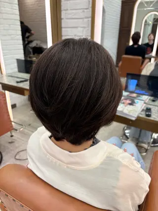 ショート カラー 湯浅 菜月のヘアスタイル