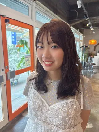 セミロング shiho/レイヤー /透明感カラーのヘアスタイル