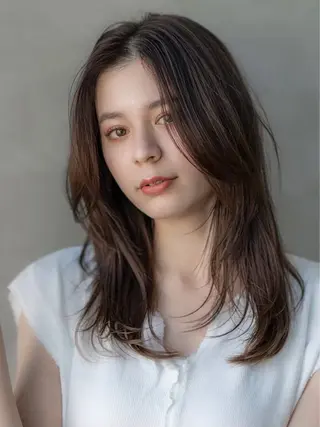 ミディアム レイヤー似合わせ 透明感カラーりきやのヘアスタイル