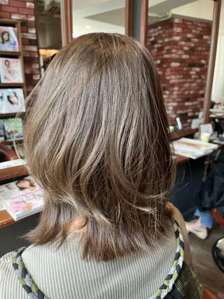 セミロング カラー 眞壁 華子のヘアスタイル