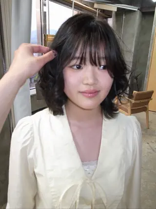 ミディアム カラー 湯浅 美玖のヘアスタイル