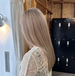 セミロング 透けるミルクティー ☕赤味ゼロ★はる吉のヘアスタイル