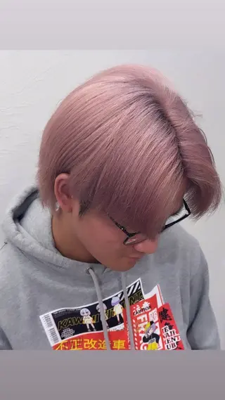 ショート カラー メンズ カナ：ホワイトカラー /ピンクカラー‎のヘアスタイル