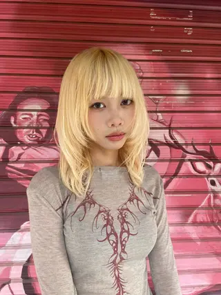 セミロング カラー レイヤー/ブリーチ iwamiya岩見谷のヘアスタイル
