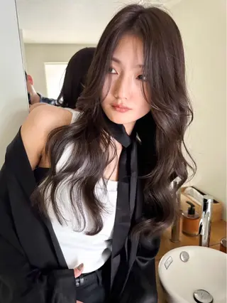 ロング カラー 三野宮 莉羽のヘアスタイル
