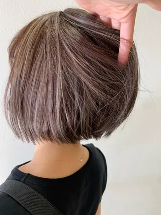 ショート カラー hubhair レイヤー/透明感のヘアスタイル