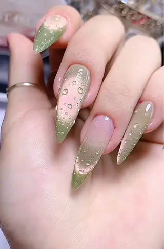 ロング T&D NailSalonのネイルデザイン