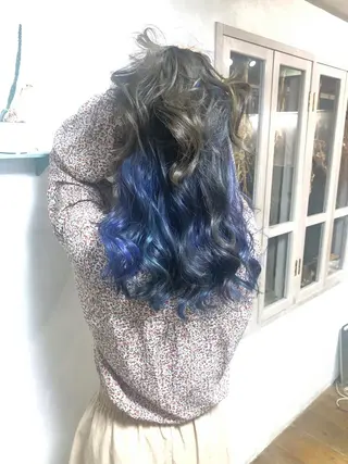 セミロング カラー パーマ ヘアアレンジ 推し活専用 【派手髪】飯野ゆかりのヘアスタイル