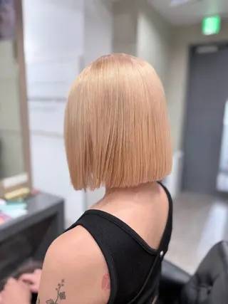 ショート カラー RIEブリーチ& エクステ特化型のヘアスタイル