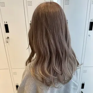 セミロング カラー デザインカラー/パー マ🦖外岡咲希🦖のヘアスタイル